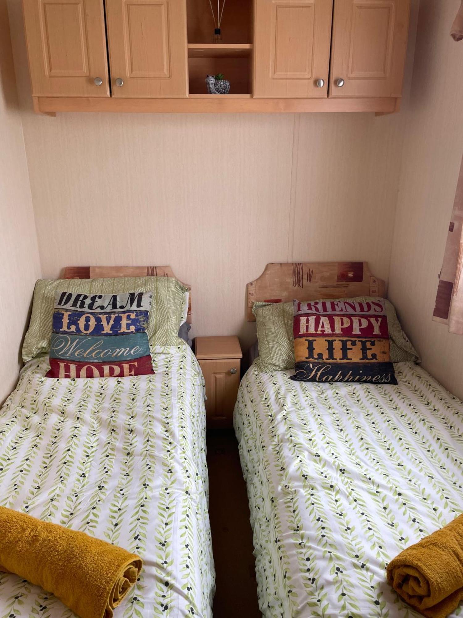 ריי Cozy Camber Caravan 3 Bedroom Retreat With Decking מראה חיצוני תמונה
